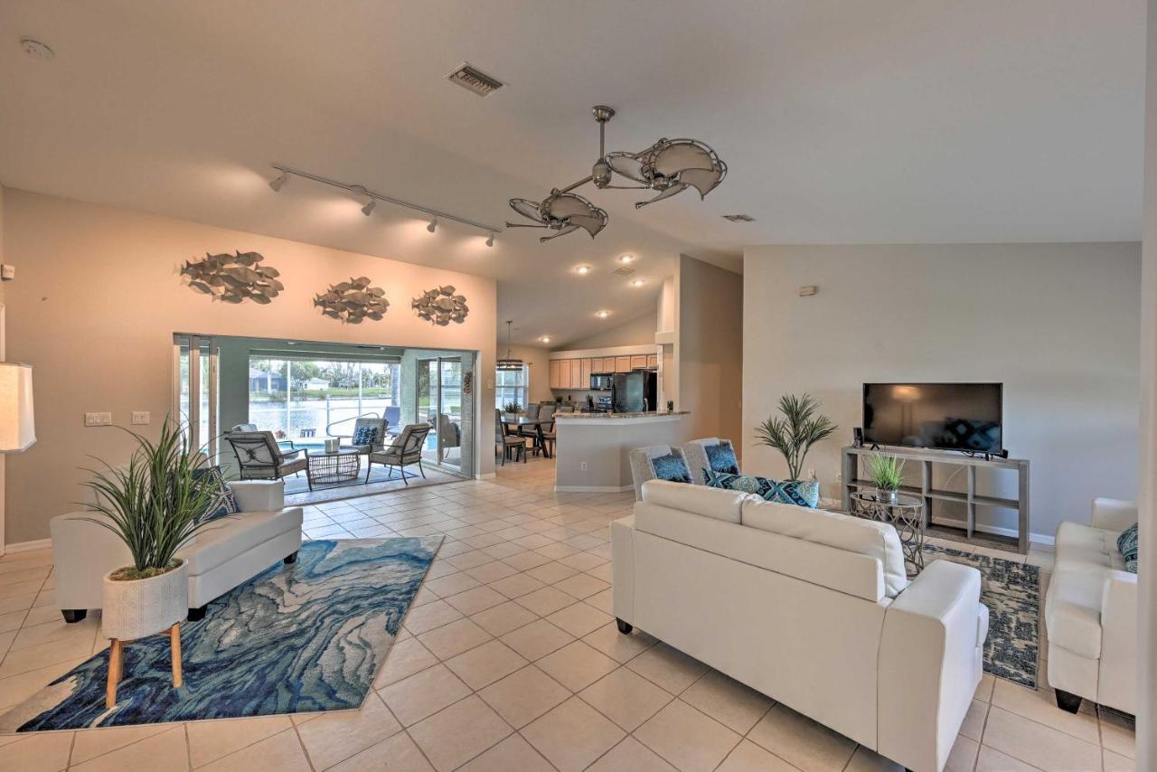 Pet-Friendly Escape With Dock And Kayaks In Cape Coral 빌라 외부 사진