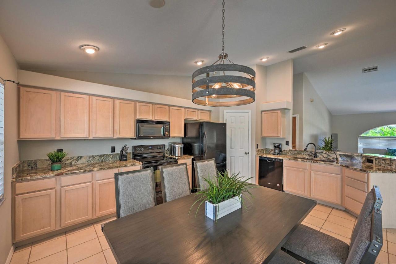 Pet-Friendly Escape With Dock And Kayaks In Cape Coral 빌라 외부 사진